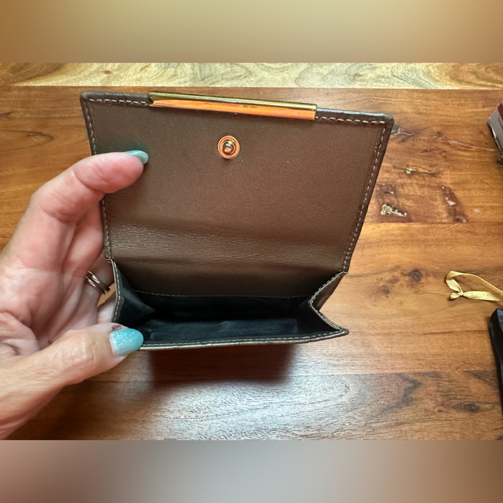 Gucci Embossed Leather Wallet in Green/Gray - Picture 4 of 10